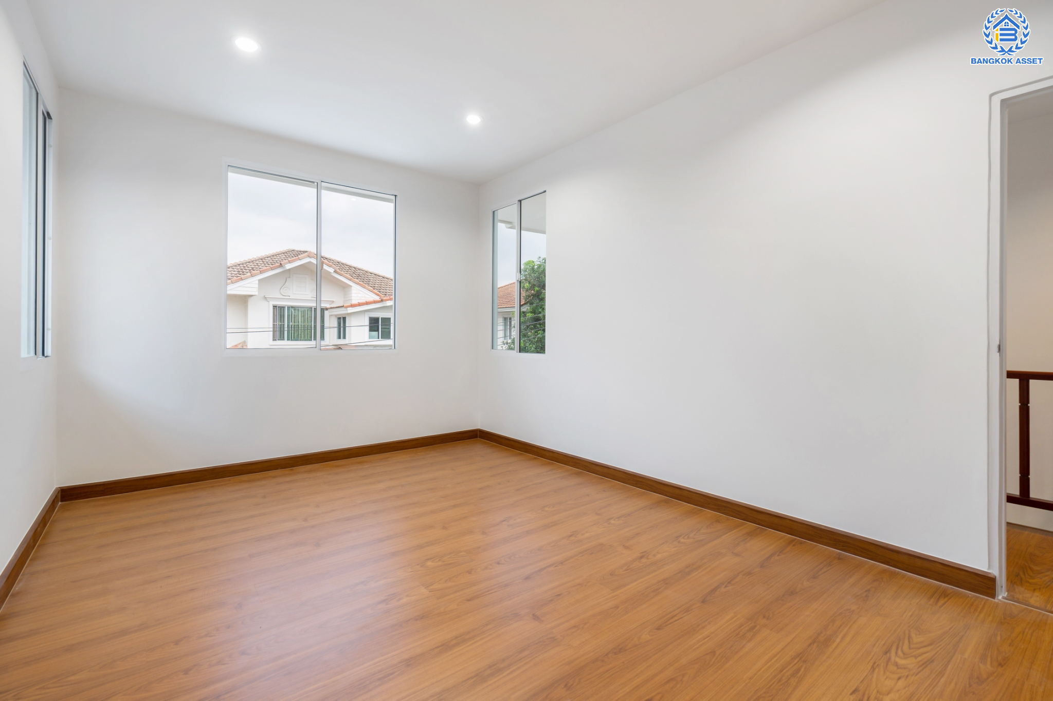 บ้านมือสองตกแต่งใหม่ หลังใหญ่ ดีไซน์ทันสมัย เนื้อที่ 54.1 ตร.ว. ม.ภัสสร14 บางใหญ่-กาญจนาฯ (ซ.กันตนา) รองรับทุกความสุข ฟังก์ชัน 3 ห้องนอน 3 ห้องน้ำ 1 ห้องอเนกประสงค์ 2 ที่จอดรถ บนทำเลศักยภาพ ใกล้เซ็นทรัลเวสต์เกต ทางด่วน "ศรีรัช" และรถไฟฟ้าสายสีม่วง "สถานีตลาดบางใหญ่"